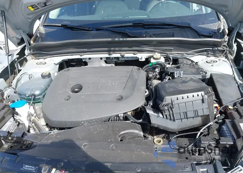 2025 Volvo Xc40 Plus z USA, uszkodzony, nr VIN YV4L12UE5S2566400